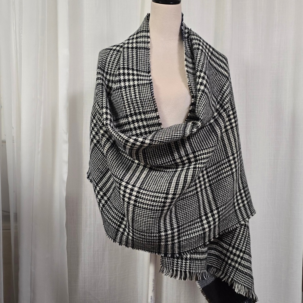 Modena Reversible Blanket Scarf Houndstooth Blue Plaid Fringed Wrap Shawl‎
